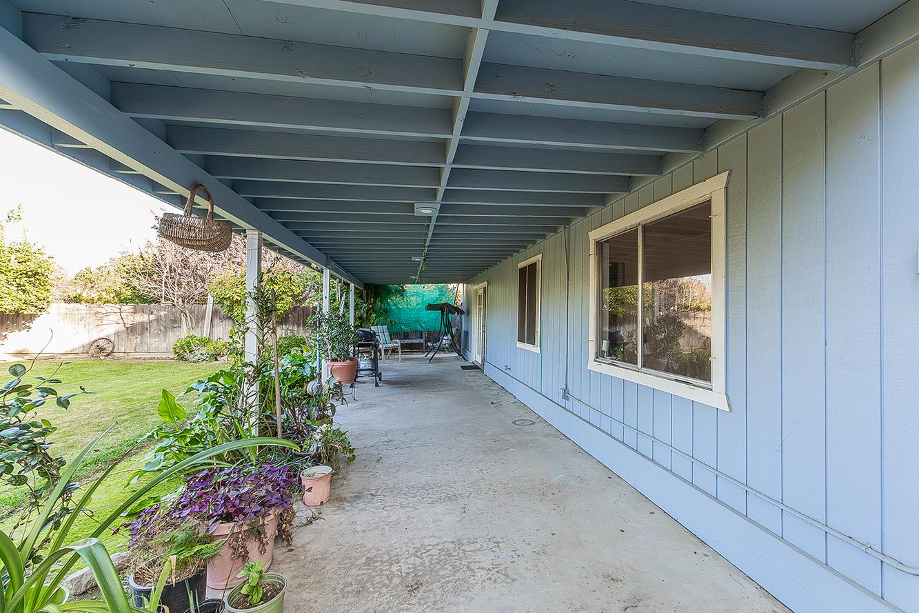 665 Ramblewood Ct, Dinuba, CA 93618