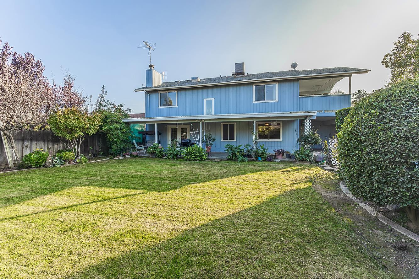 665 Ramblewood Ct, Dinuba, CA 93618