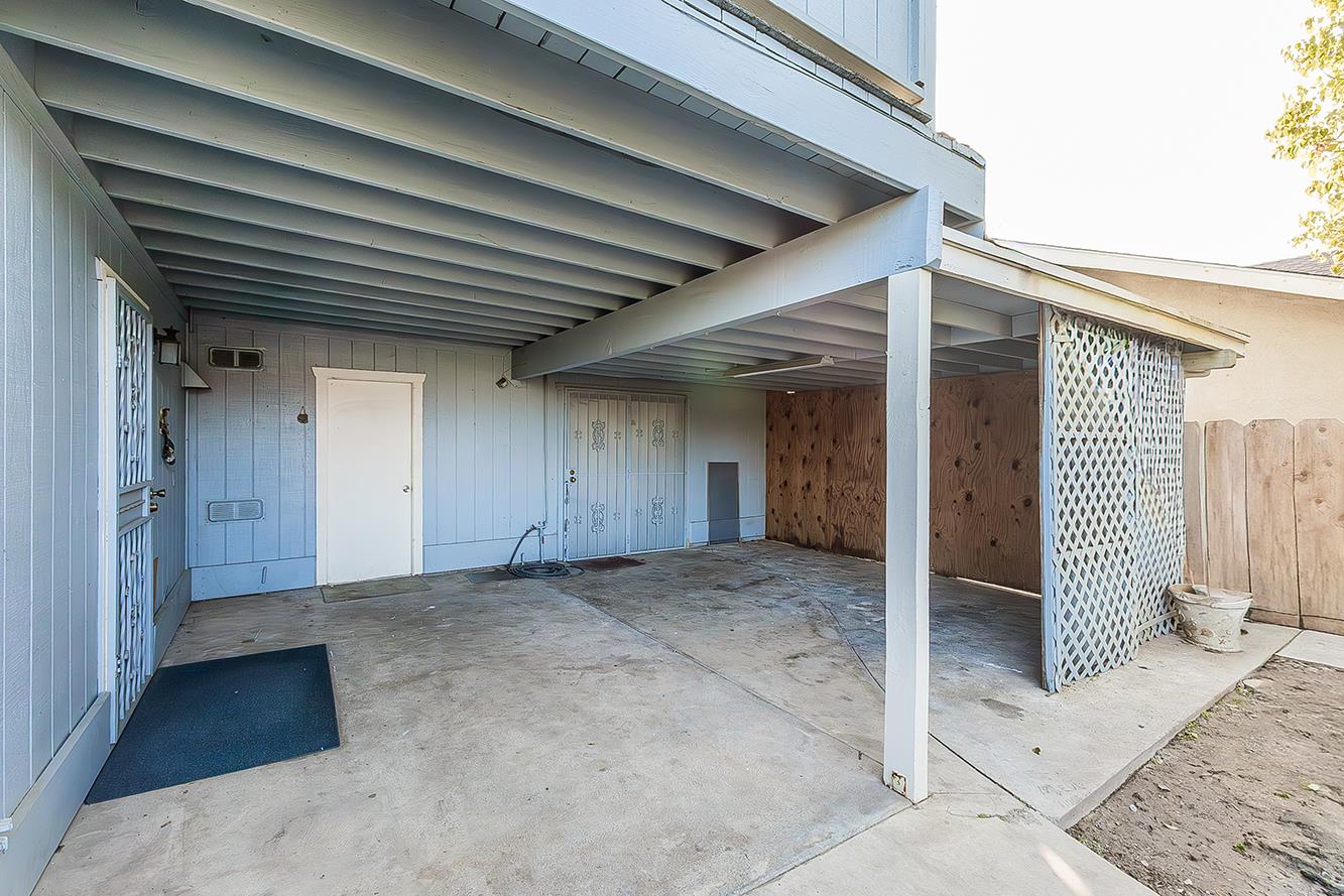 665 Ramblewood Ct, Dinuba, CA 93618