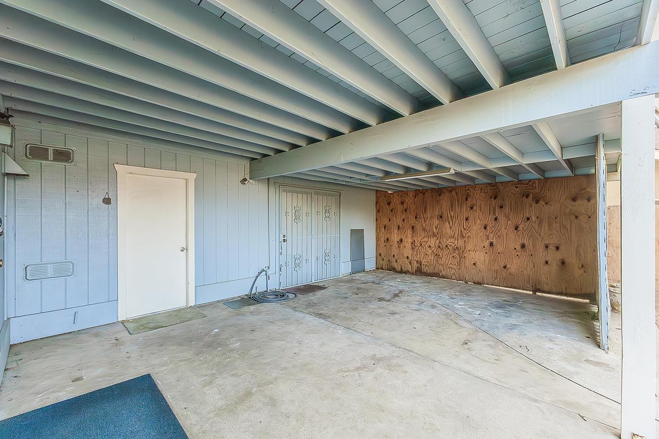 665 Ramblewood Ct, Dinuba, CA 93618