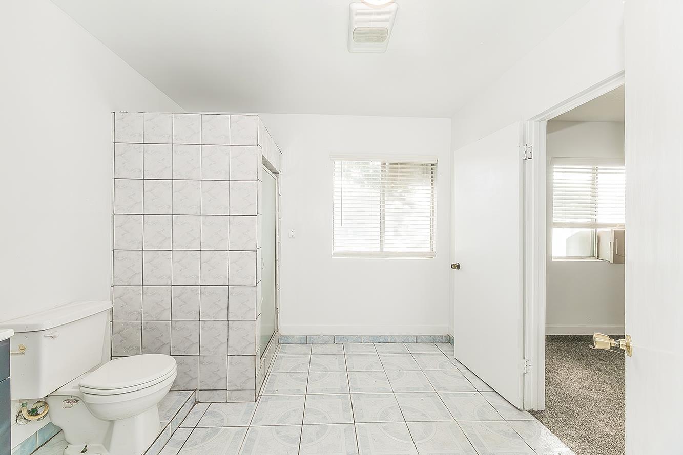 665 Ramblewood Ct, Dinuba, CA 93618