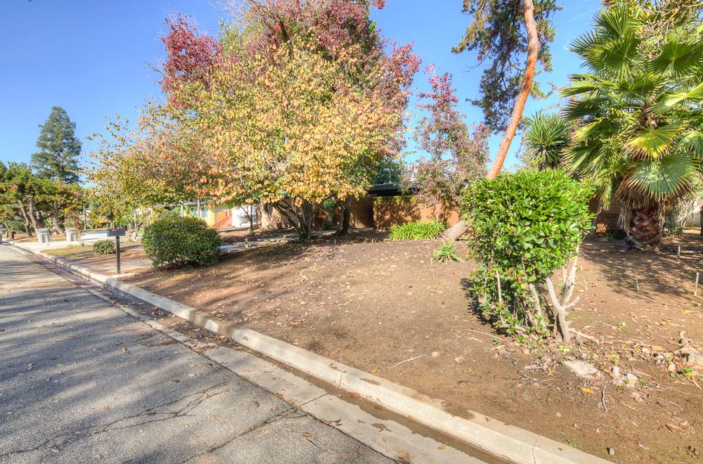 1326 W Morris Ave, Fresno, CA 93711