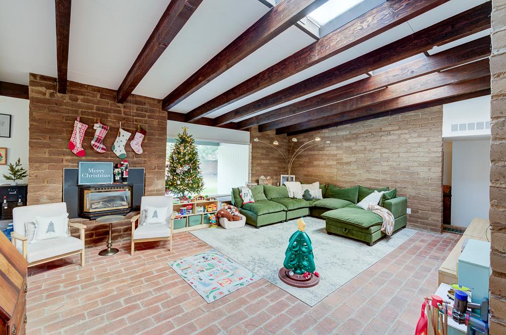 1326 W Morris Ave, Fresno, CA 93711