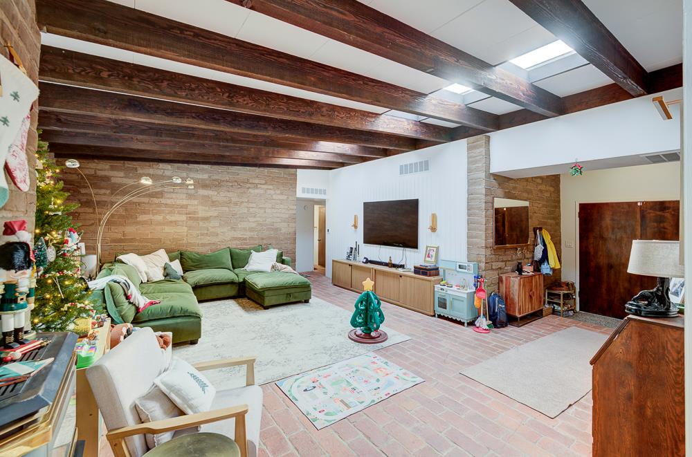 1326 W Morris Ave, Fresno, CA 93711