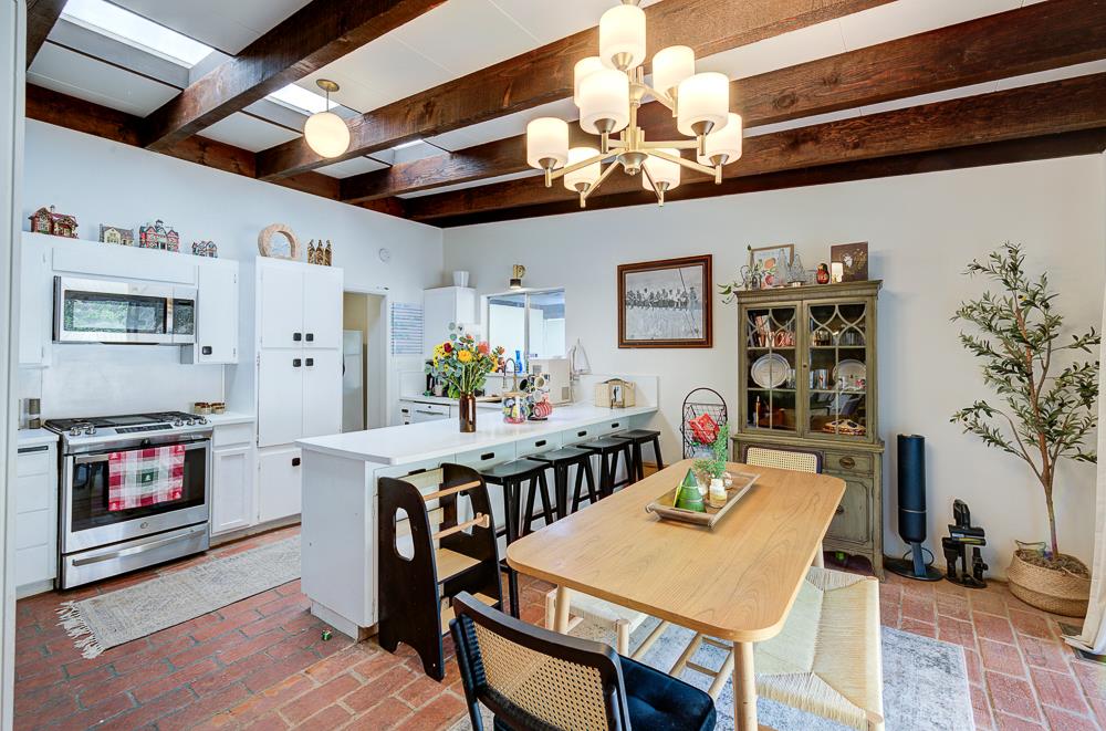 1326 W Morris Ave, Fresno, CA 93711