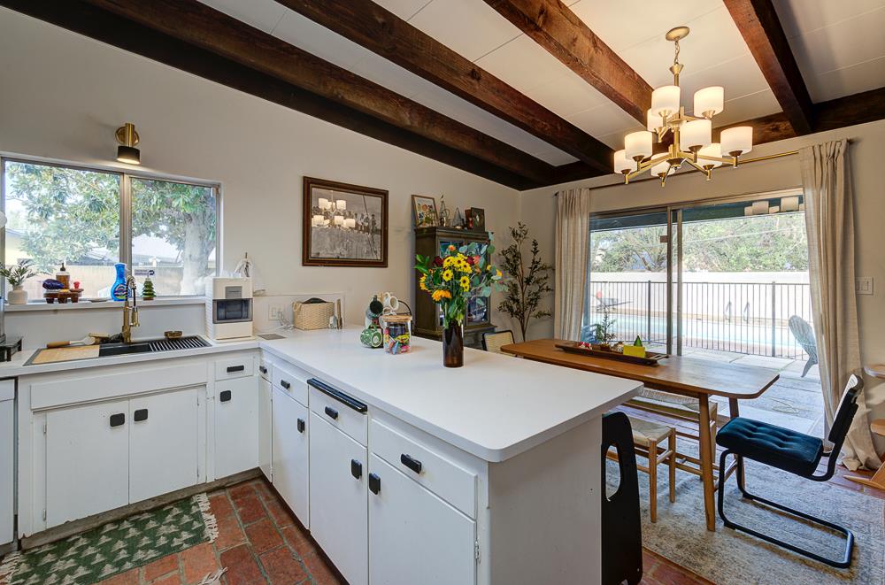 1326 W Morris Ave, Fresno, CA 93711