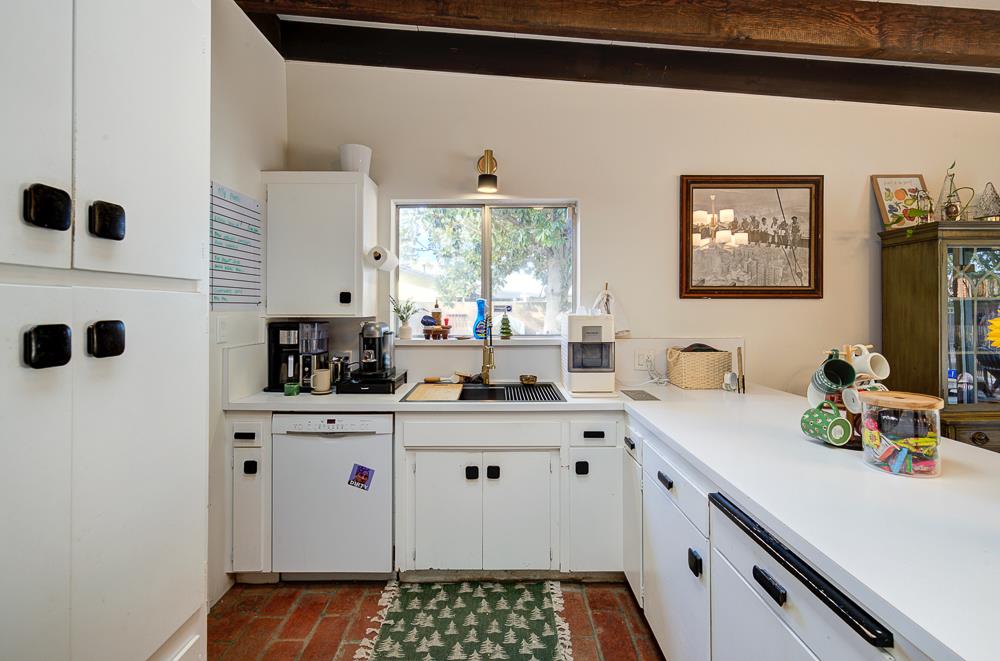 1326 W Morris Ave, Fresno, CA 93711