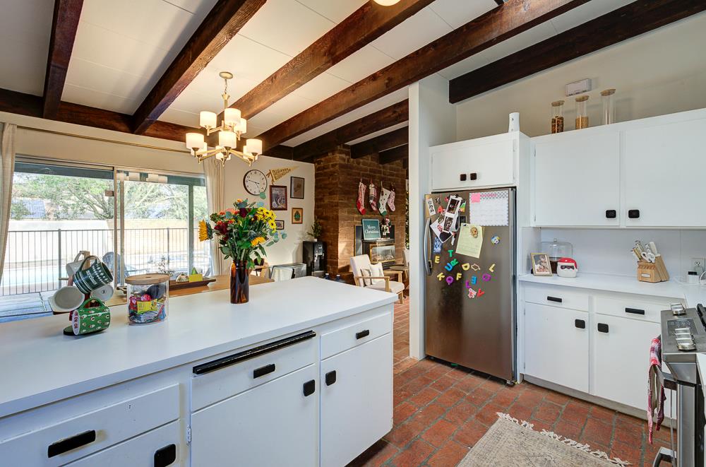 1326 W Morris Ave, Fresno, CA 93711