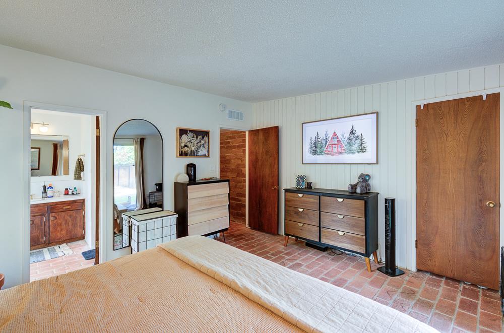 1326 W Morris Ave, Fresno, CA 93711