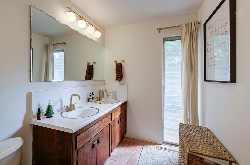 1326 W Morris Ave, Fresno, CA 93711