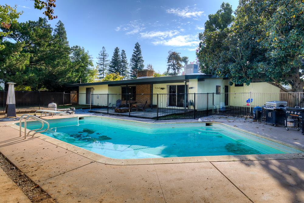 1326 W Morris Ave, Fresno, CA 93711