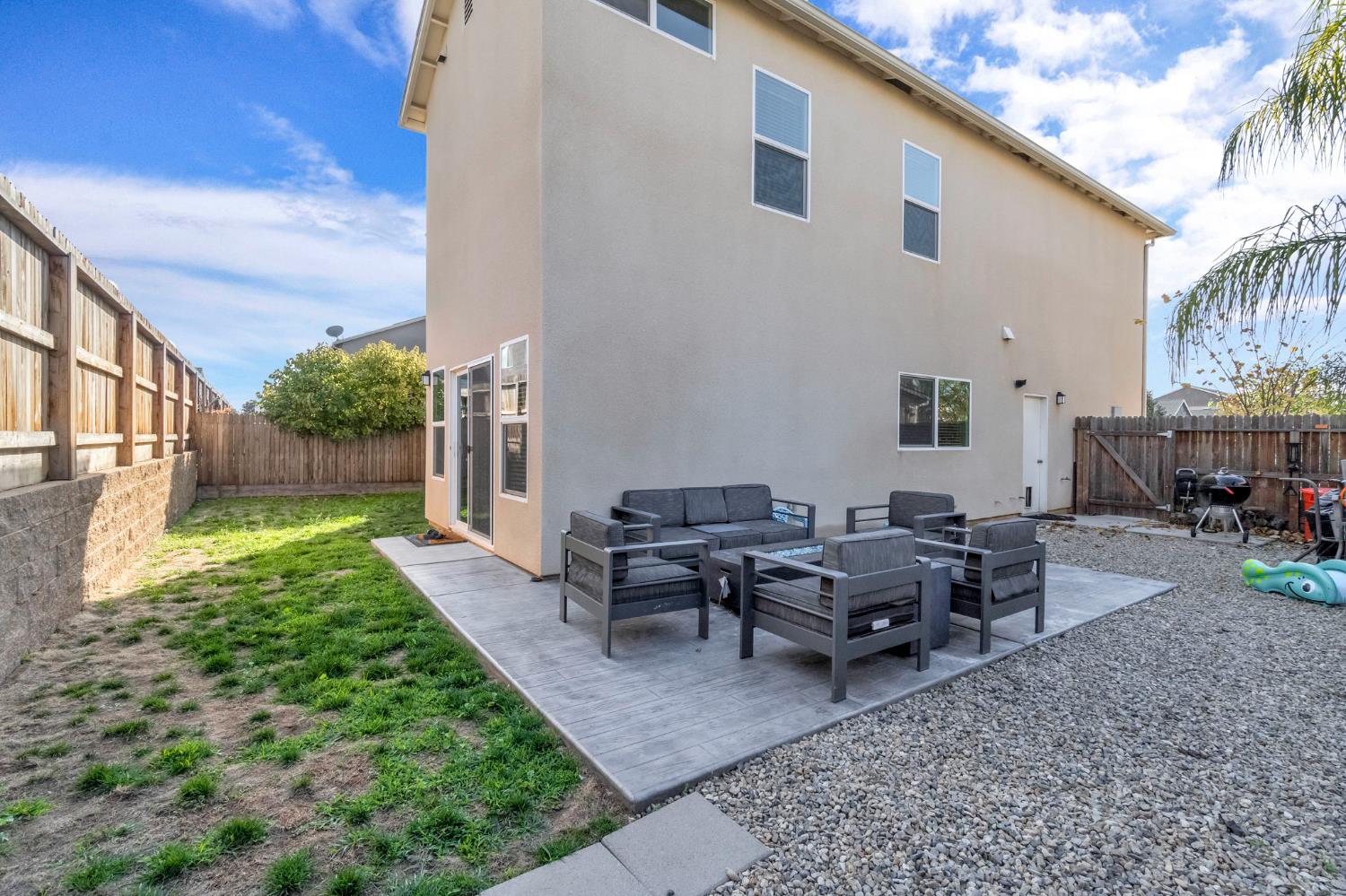 2625 Las Rosas Ave, Clovis, CA 93619