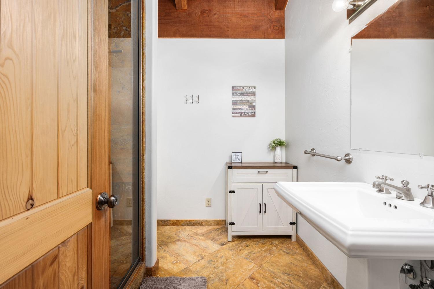 39553 Crest Point Ln, Shaver Lake, CA 93664