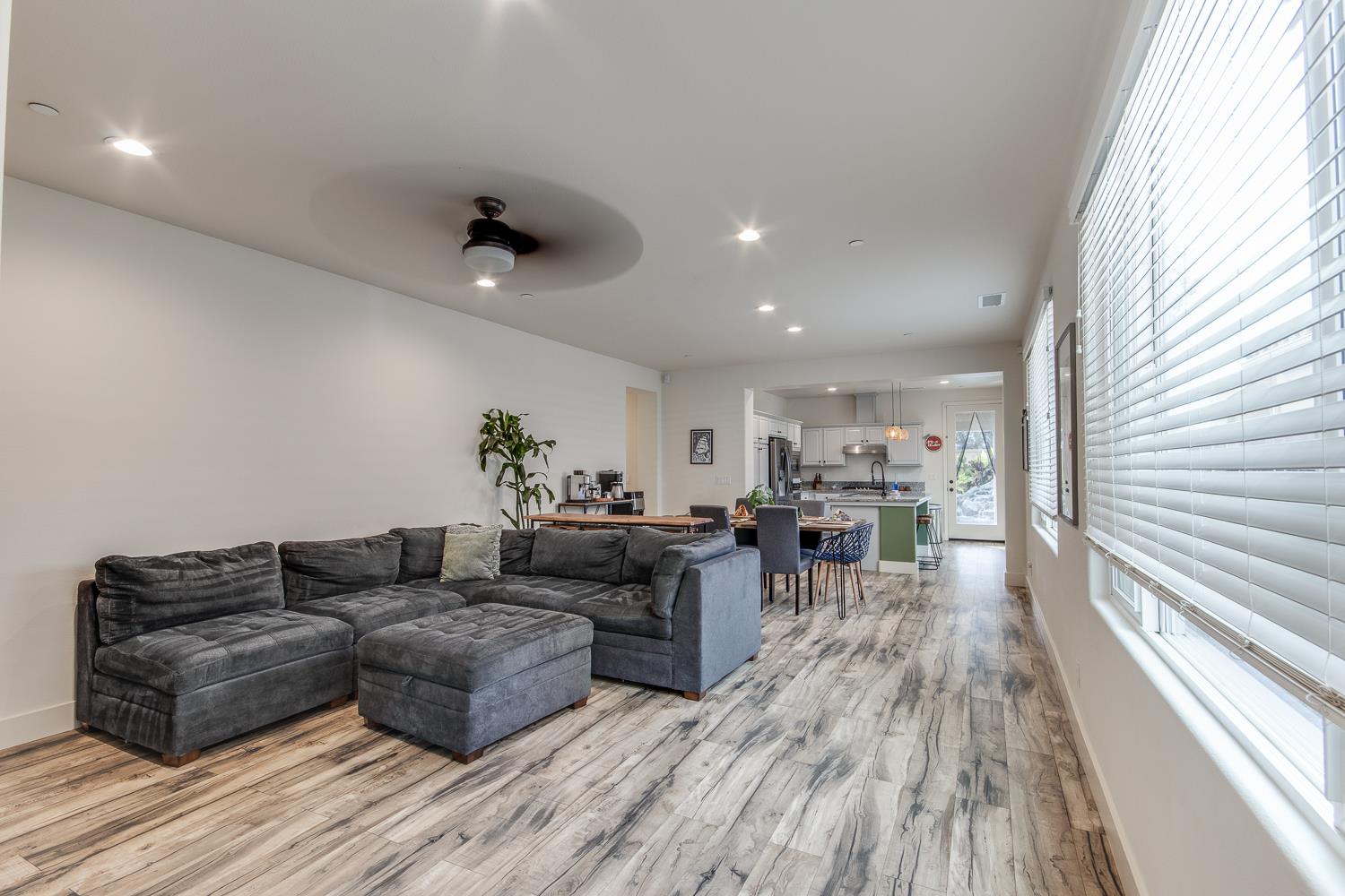 3918 Portals Ave, Clovis, CA 93619