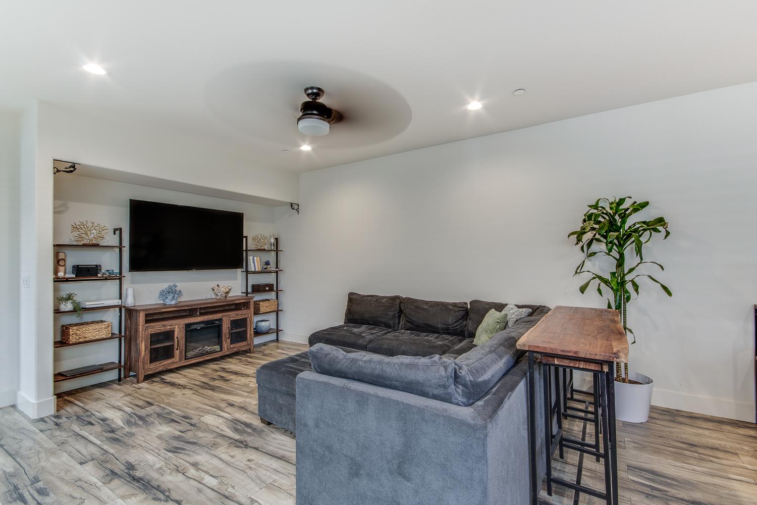 3918 Portals Ave, Clovis, CA 93619