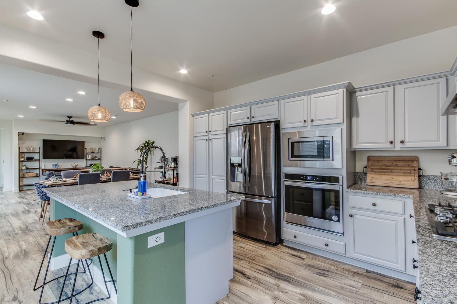 3918 Portals Ave, Clovis, CA 93619