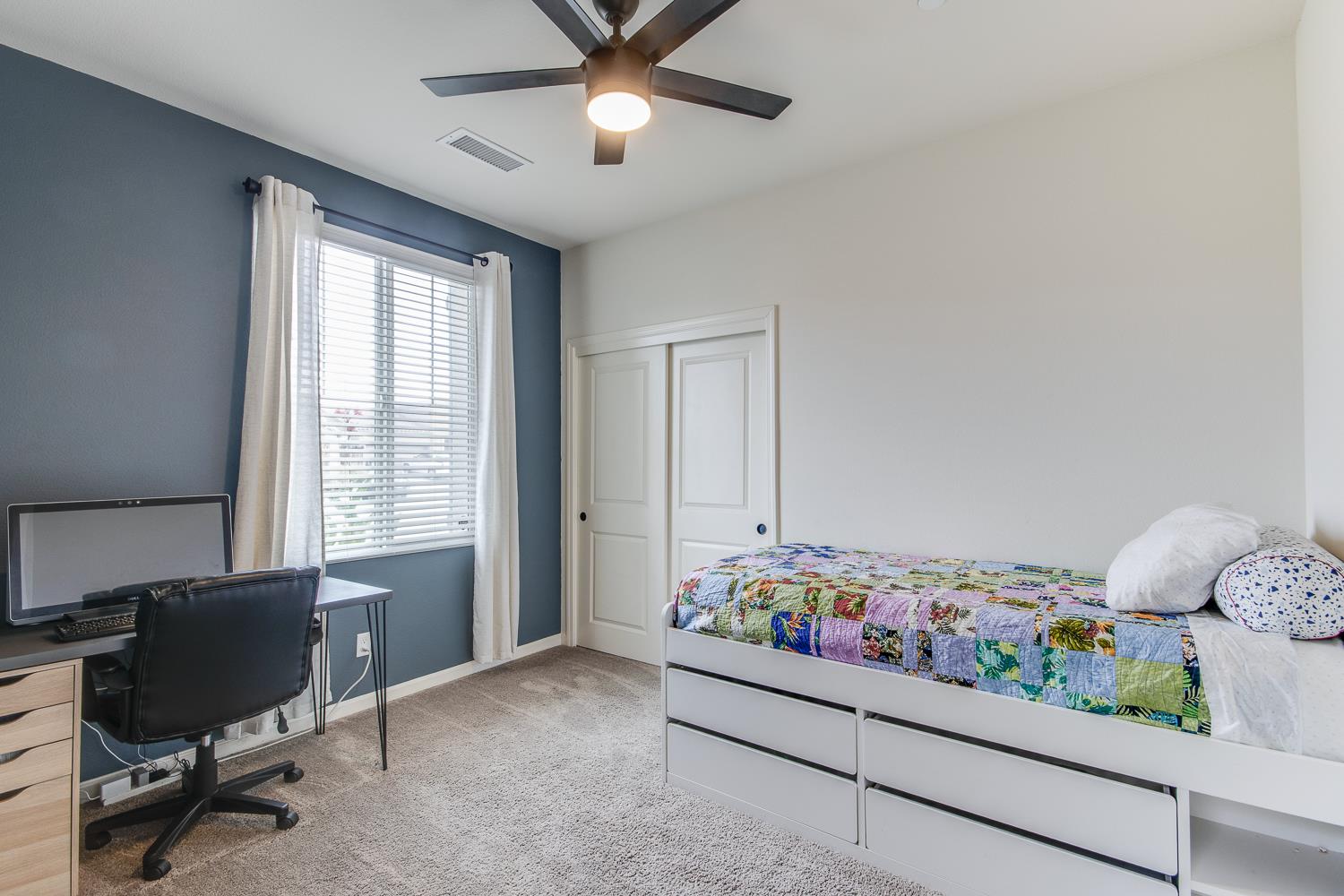 3918 Portals Ave, Clovis, CA 93619