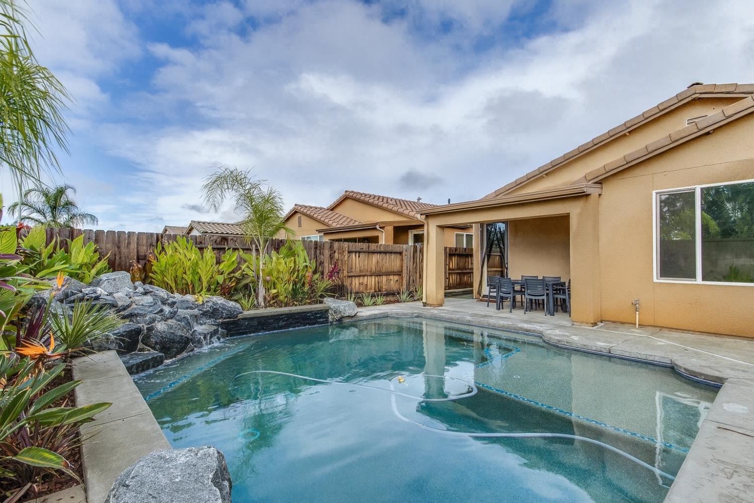 3918 Portals Ave, Clovis, CA 93619