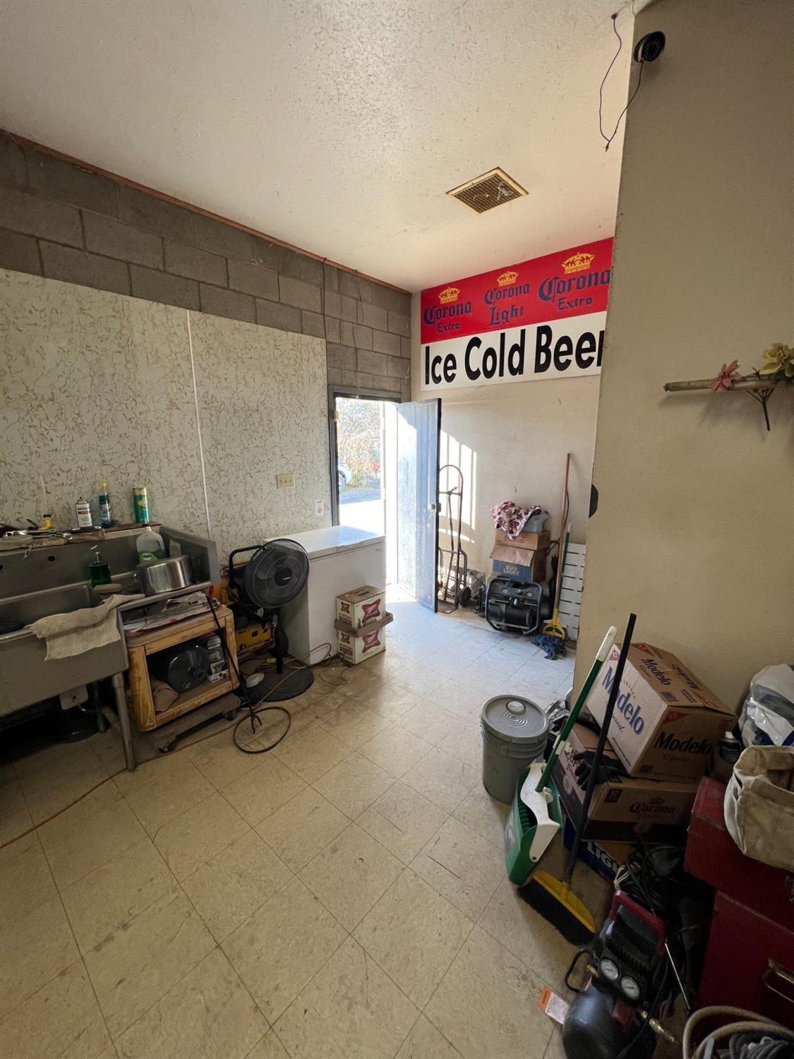 3126 W Elkhorn Ave, Caruthers, CA 93609