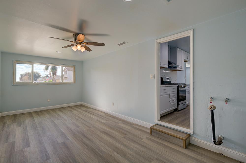 1217 Mehlert St, Kingsburg, CA 93631