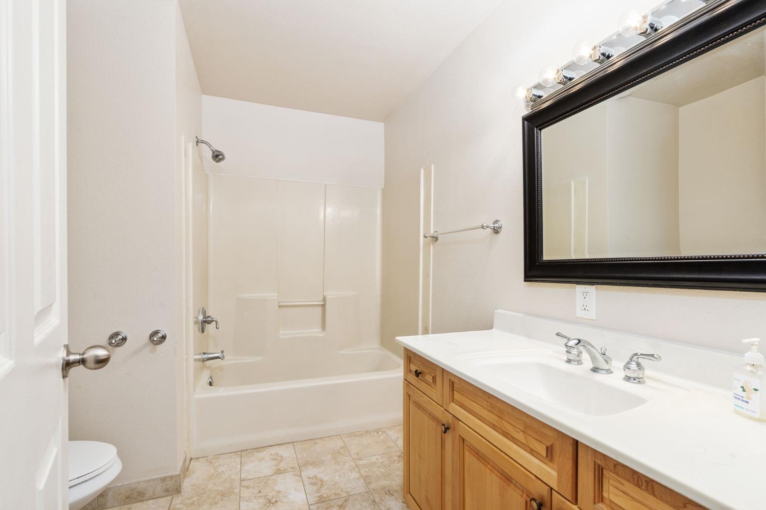 50890 Rosemary Ln, Yokuts Valley, CA 93675