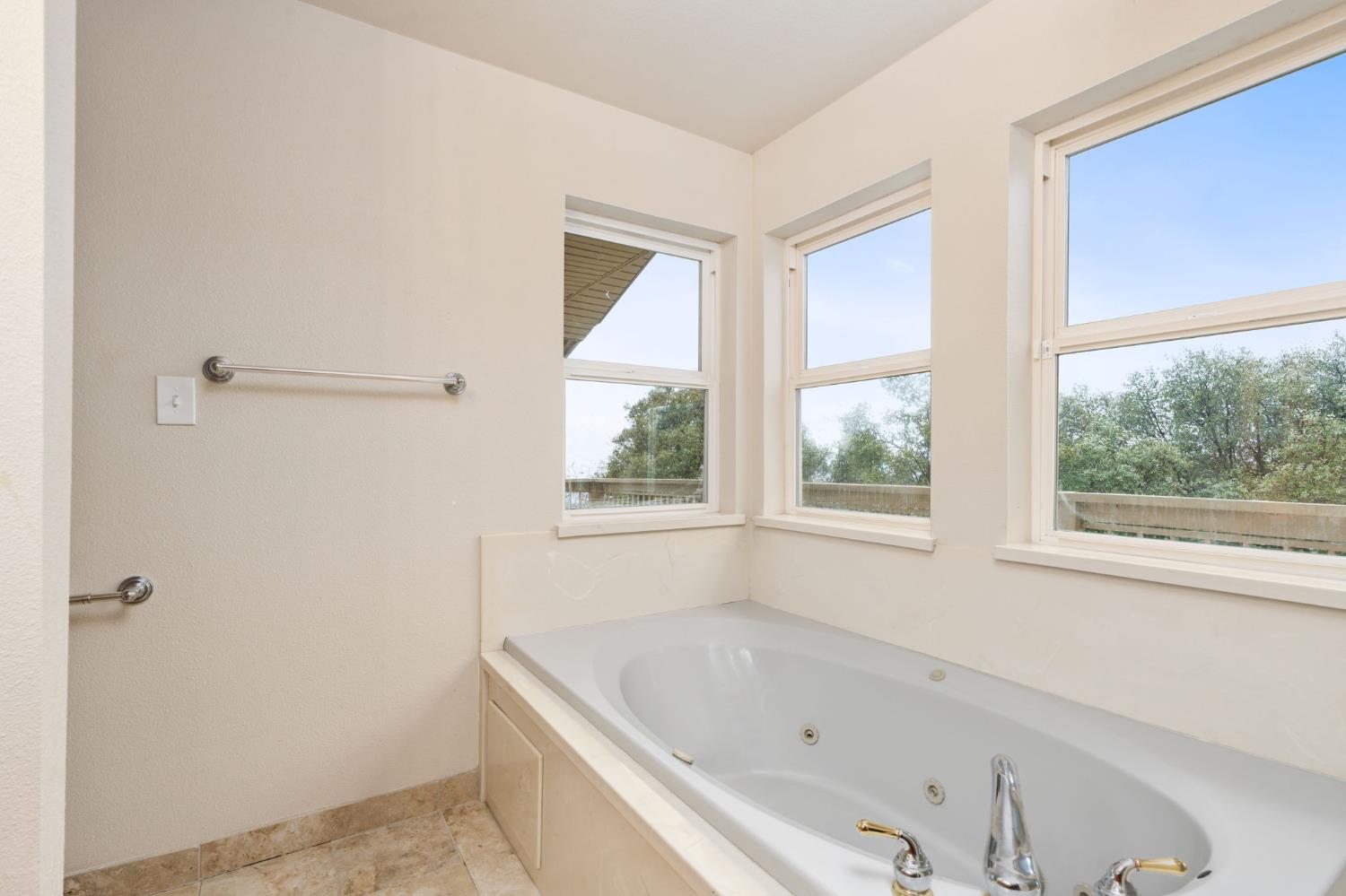 50890 Rosemary Ln, Yokuts Valley, CA 93675