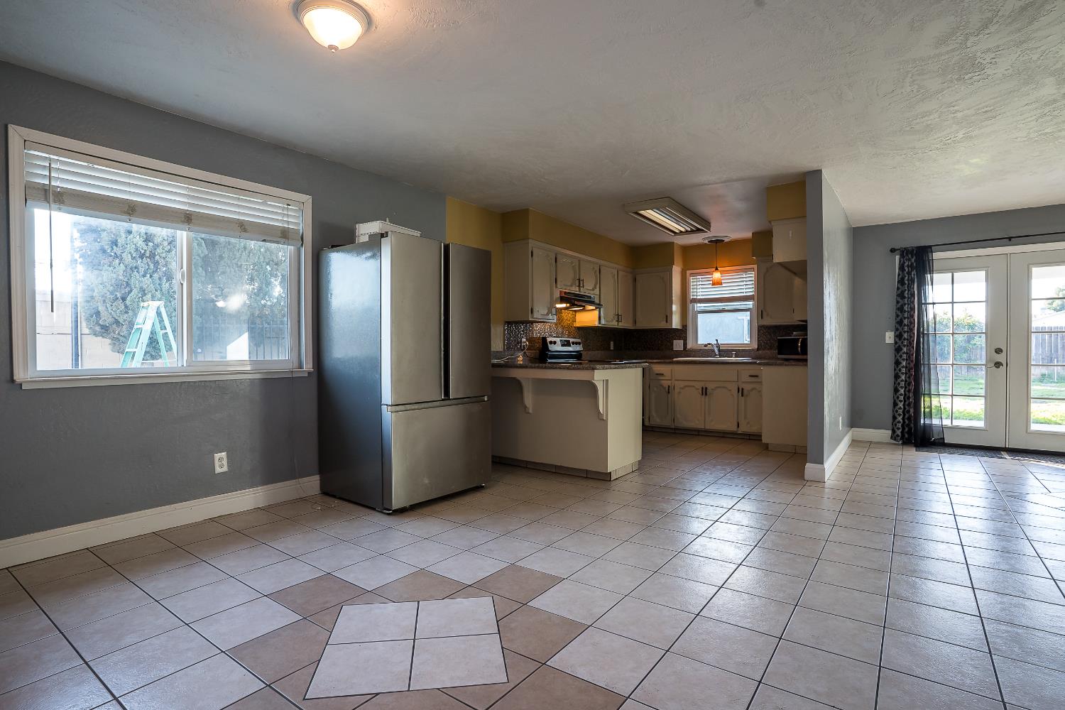 3411 N 3Rd St, Fresno, CA 93726