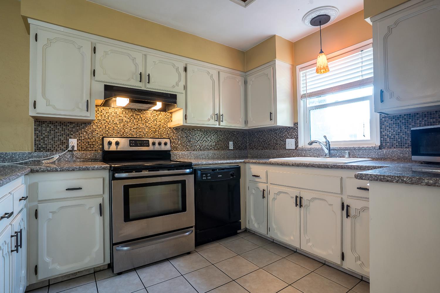 3411 N 3Rd St, Fresno, CA 93726