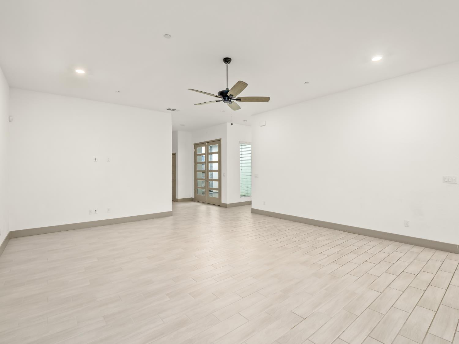 336 E Tyler Ct, Visalia, CA 93291