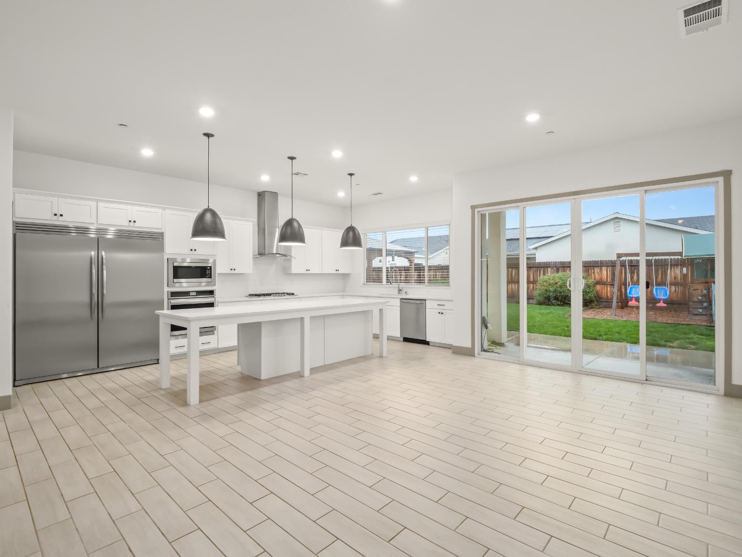 336 E Tyler Ct, Visalia, CA 93291