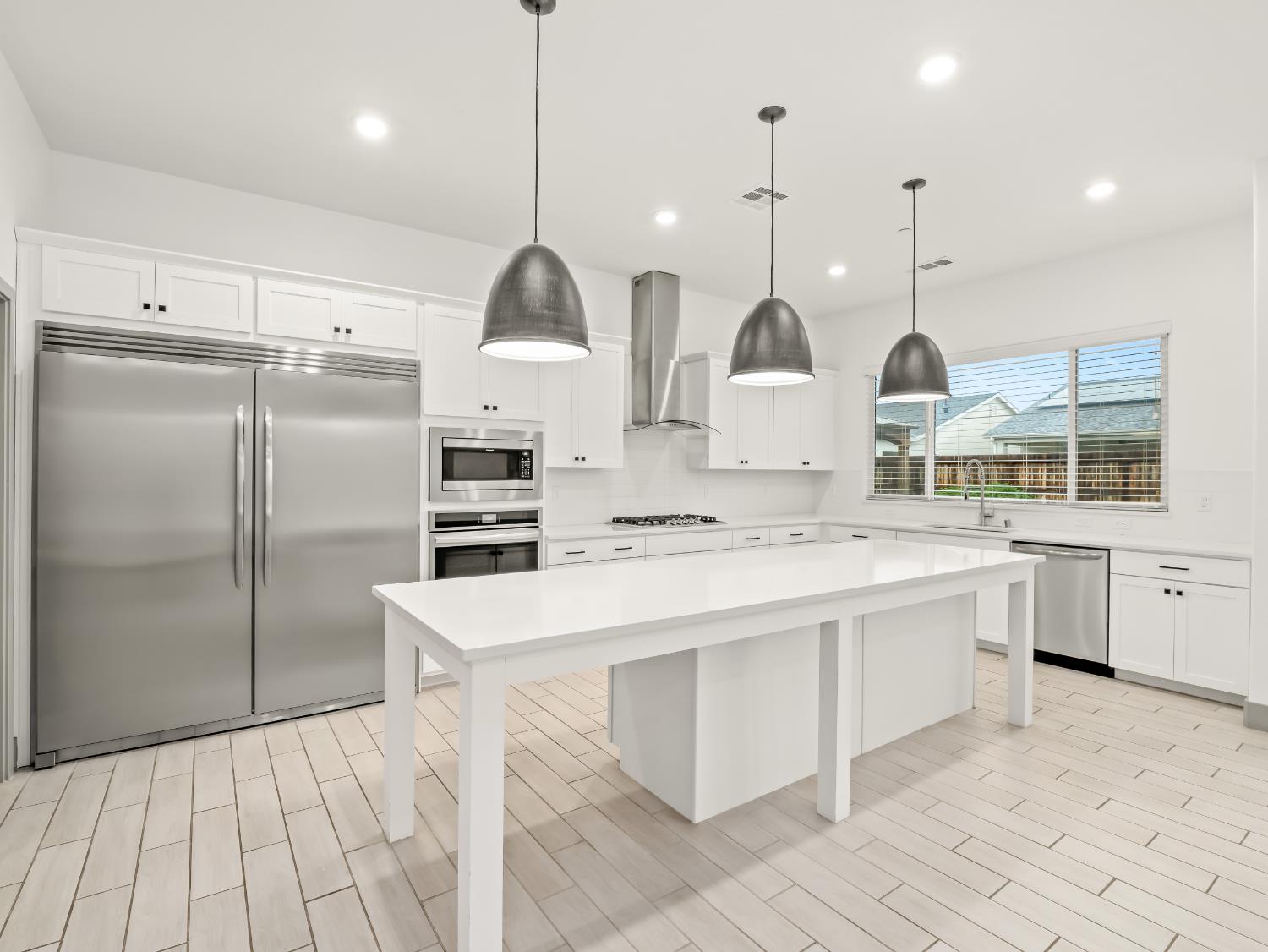 336 E Tyler Ct, Visalia, CA 93291