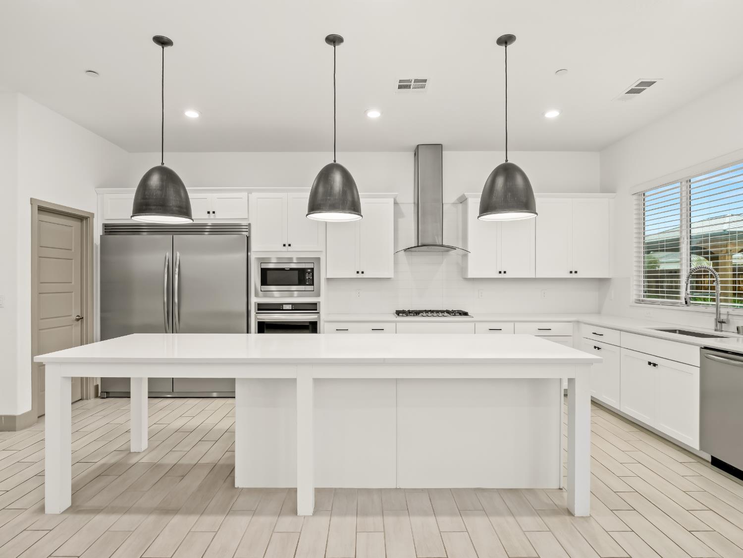 336 E Tyler Ct, Visalia, CA 93291