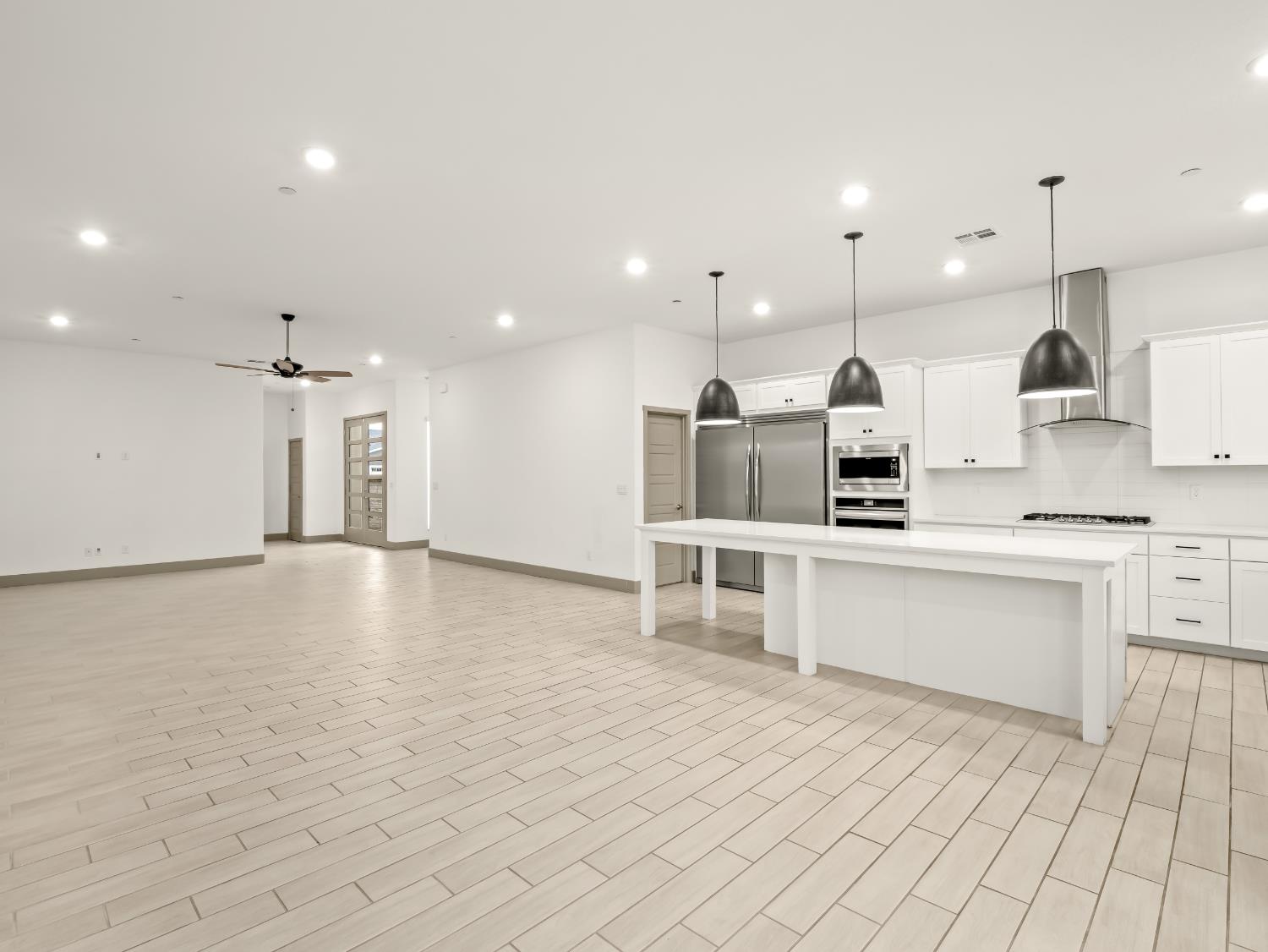 336 E Tyler Ct, Visalia, CA 93291