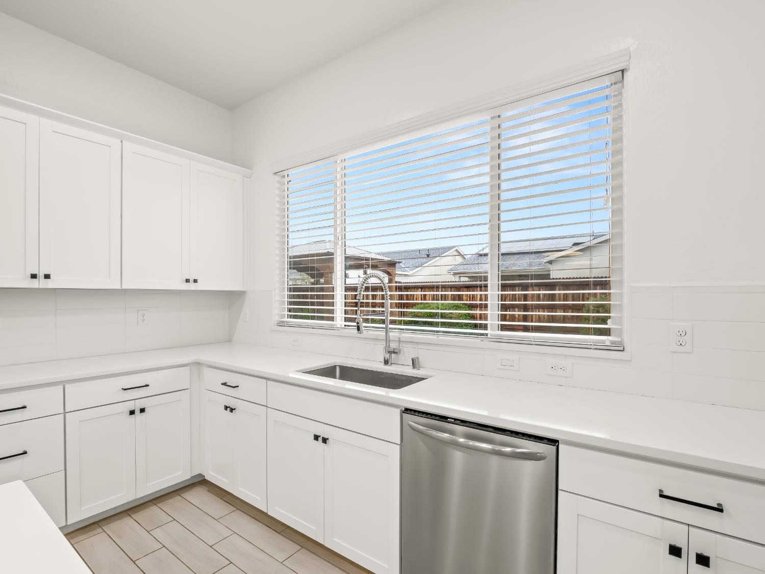 336 E Tyler Ct, Visalia, CA 93291