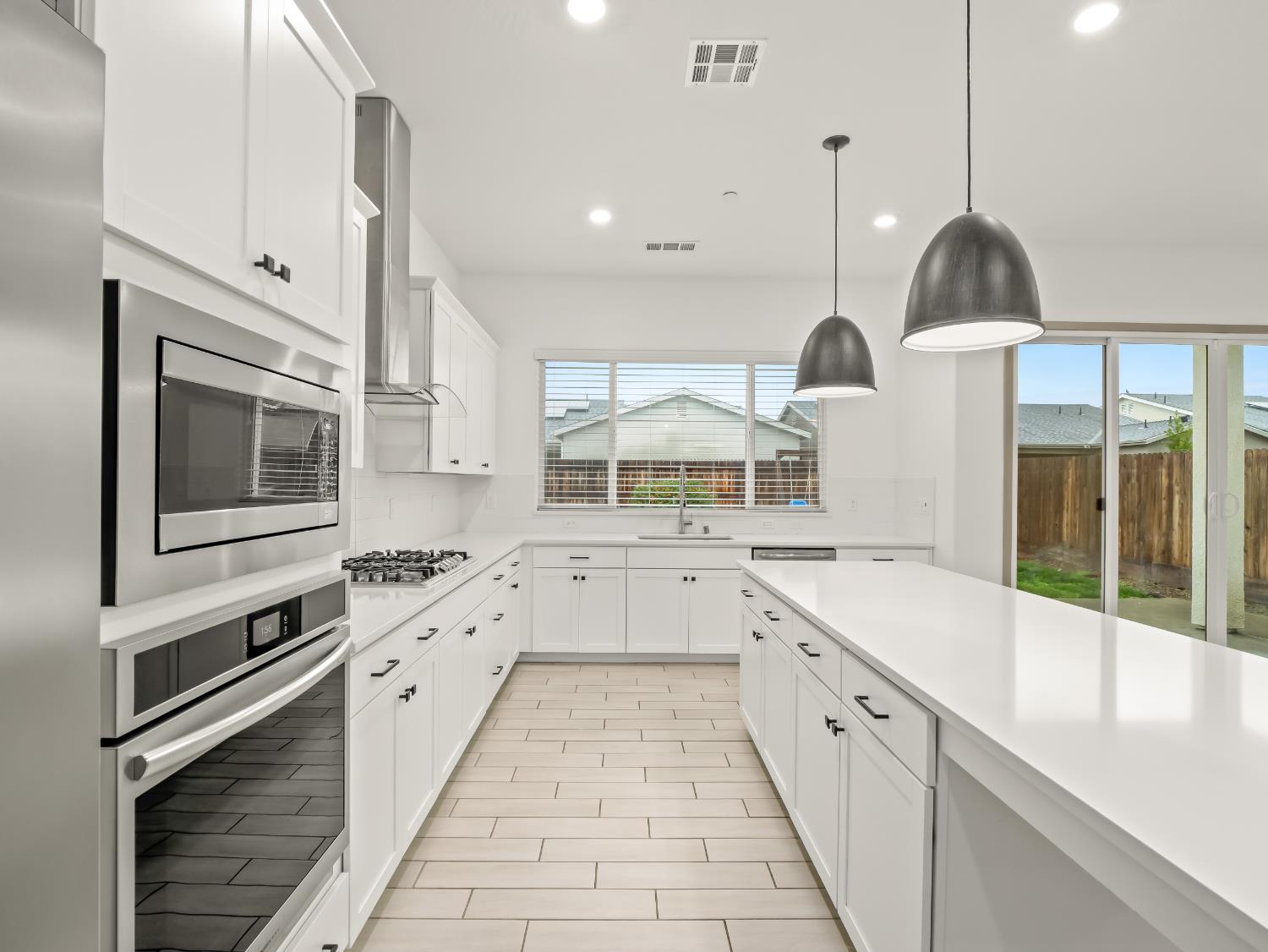 336 E Tyler Ct, Visalia, CA 93291