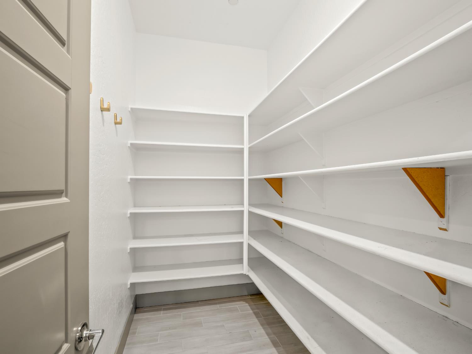 336 E Tyler Ct, Visalia, CA 93291