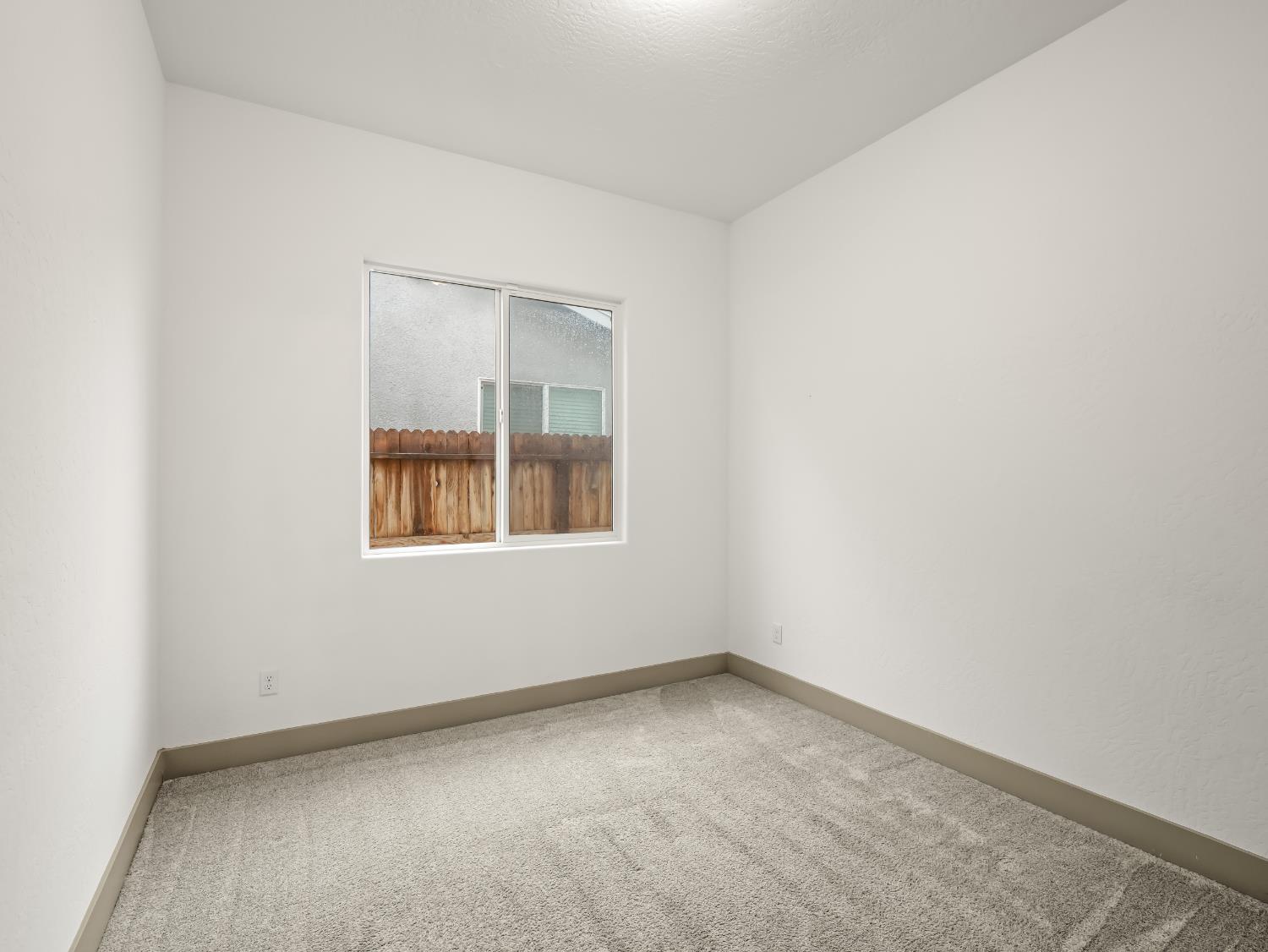 336 E Tyler Ct, Visalia, CA 93291