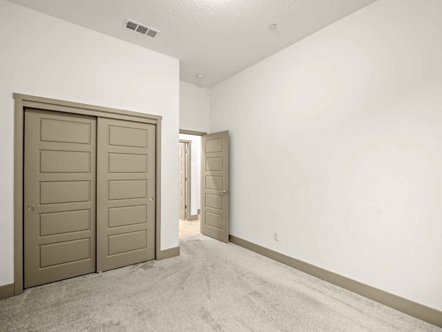 336 E Tyler Ct, Visalia, CA 93291