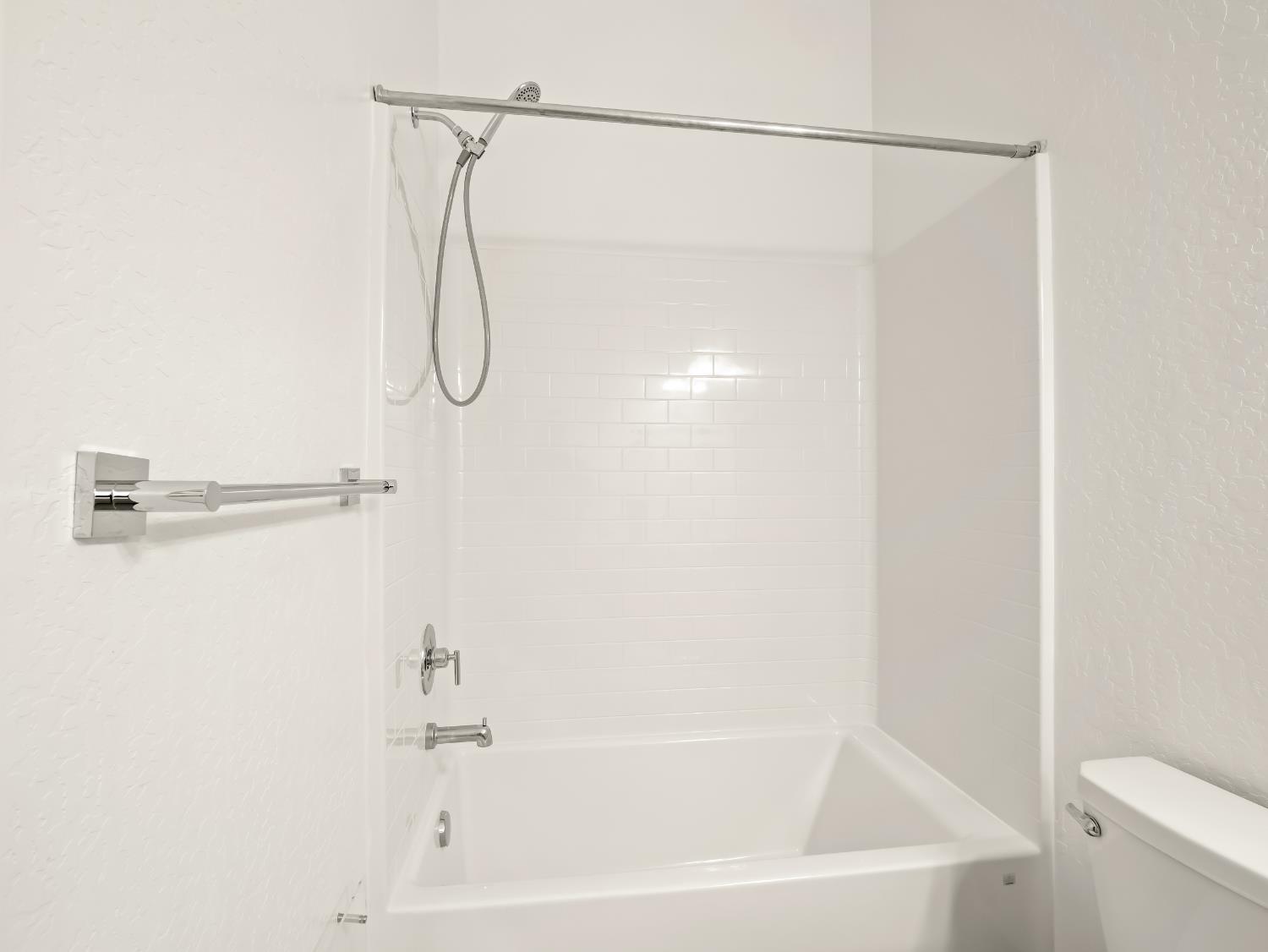 336 E Tyler Ct, Visalia, CA 93291