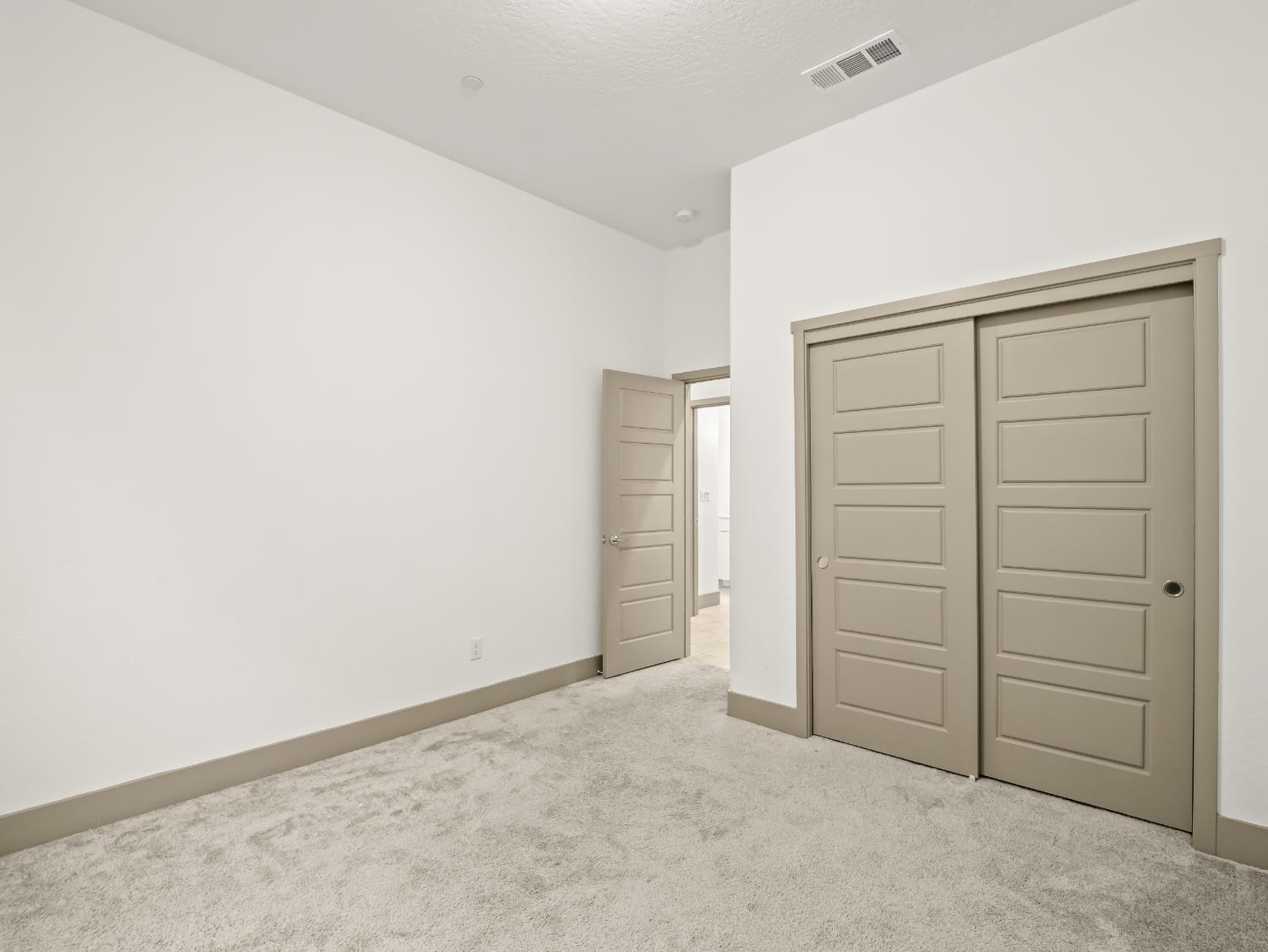 336 E Tyler Ct, Visalia, CA 93291