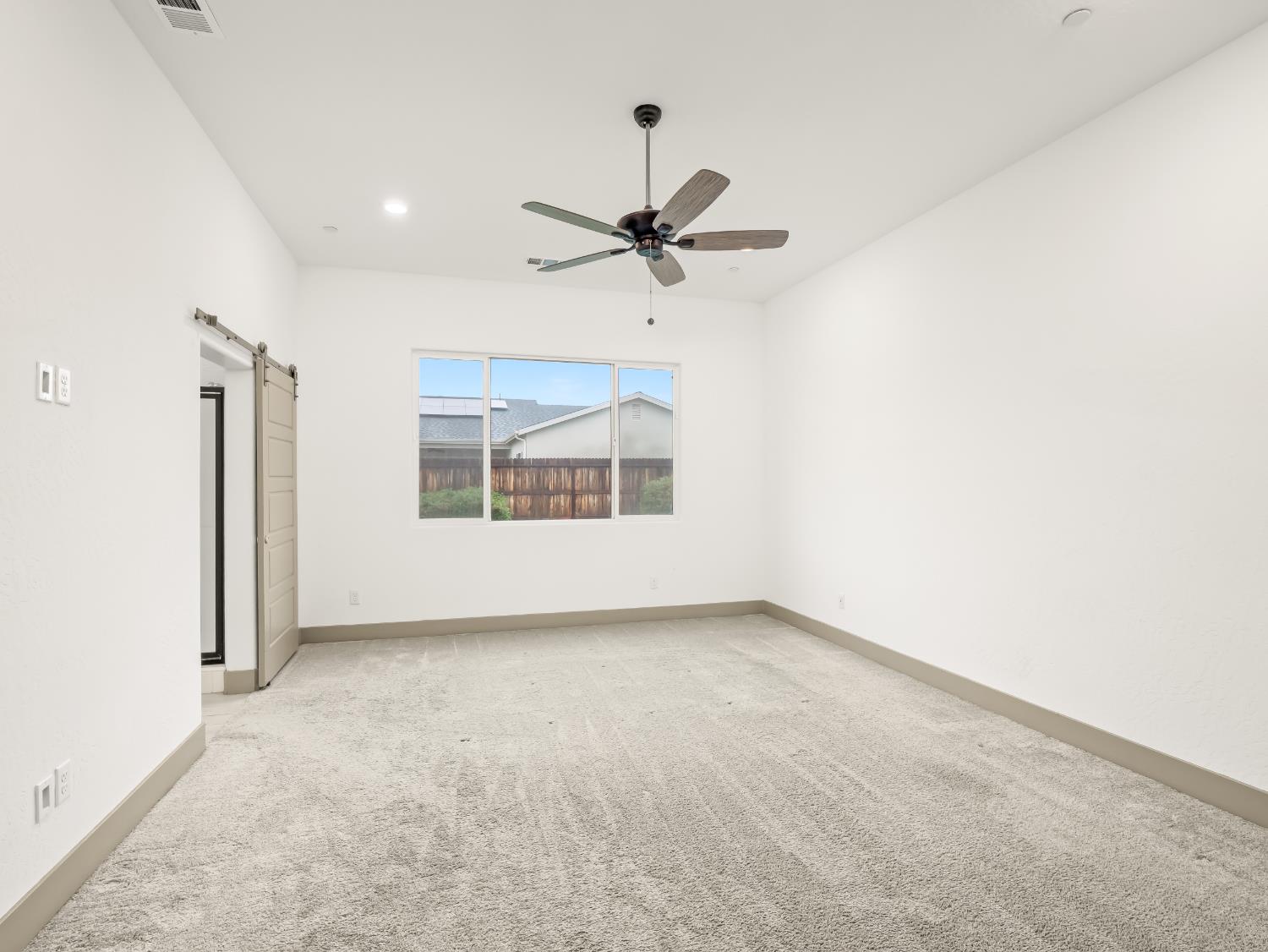 336 E Tyler Ct, Visalia, CA 93291