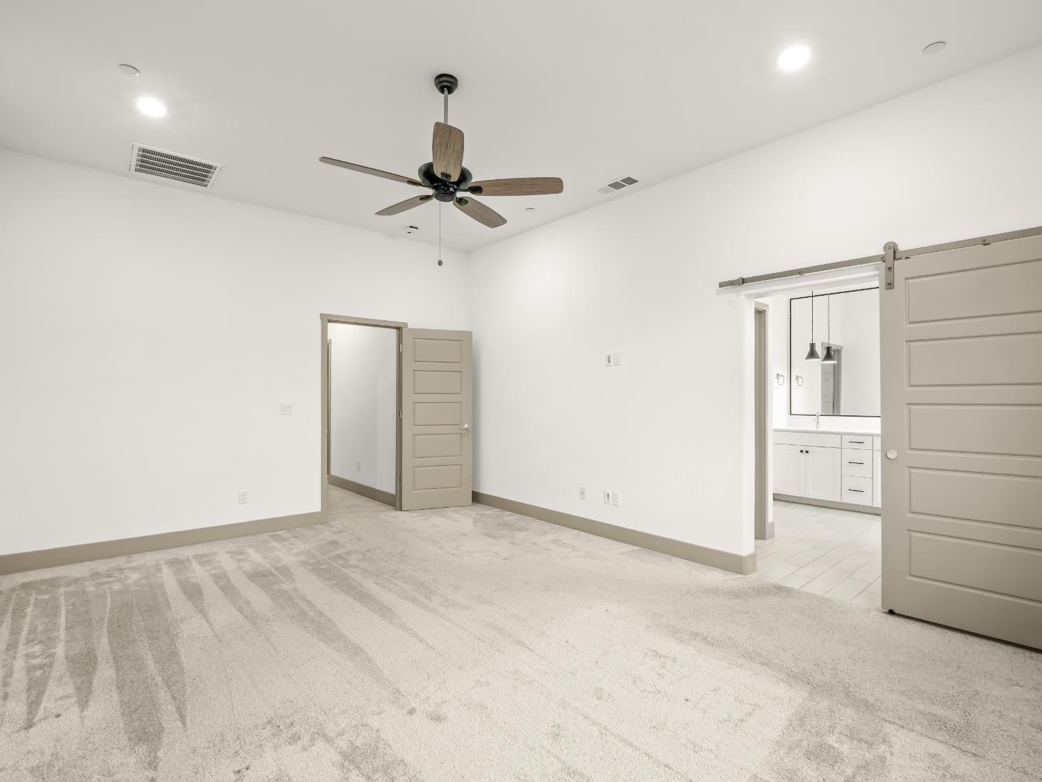 336 E Tyler Ct, Visalia, CA 93291