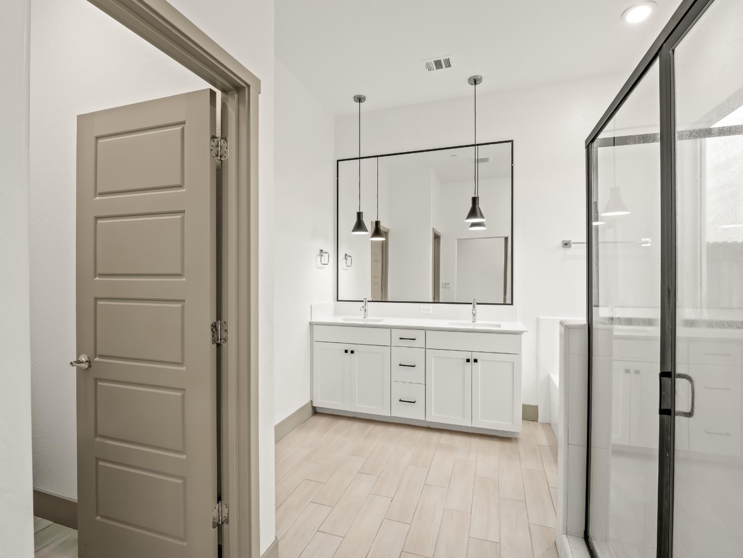 336 E Tyler Ct, Visalia, CA 93291