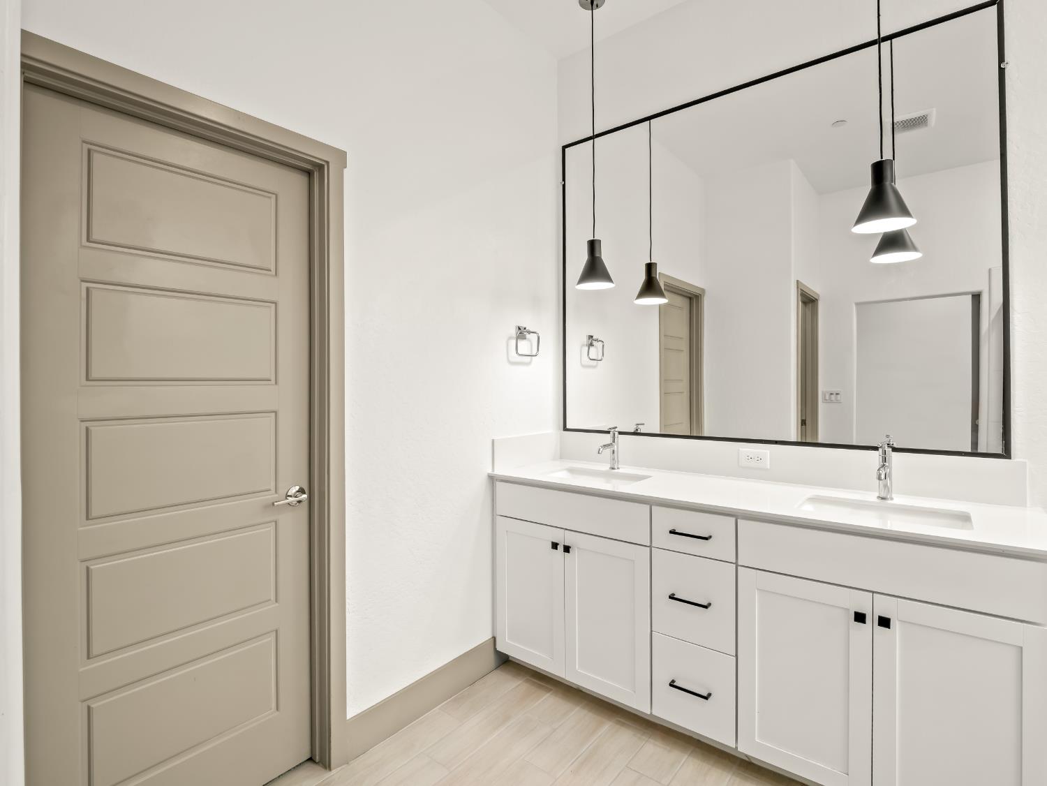 336 E Tyler Ct, Visalia, CA 93291