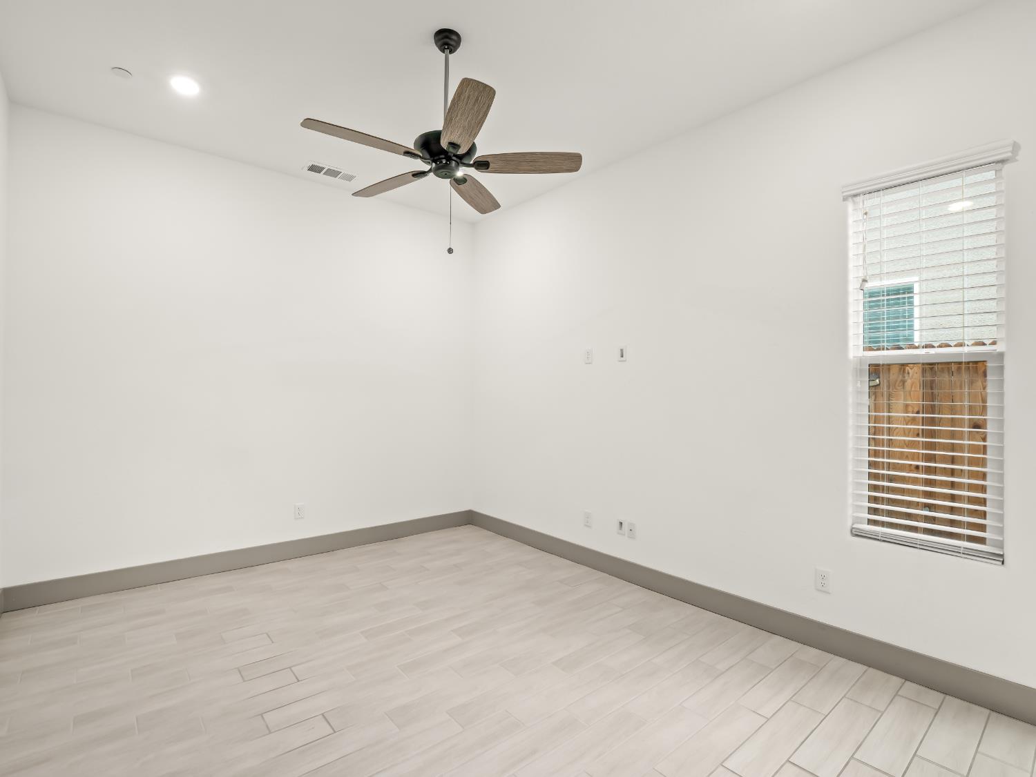 336 E Tyler Ct, Visalia, CA 93291