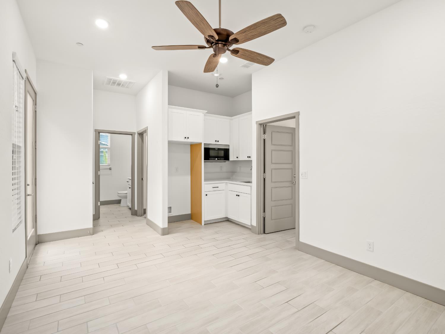 336 E Tyler Ct, Visalia, CA 93291