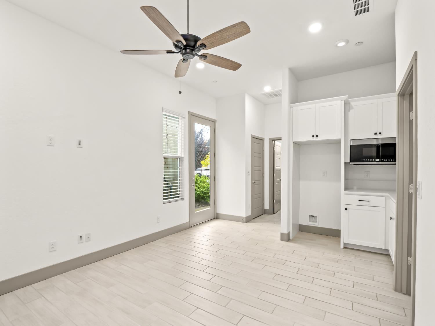 336 E Tyler Ct, Visalia, CA 93291