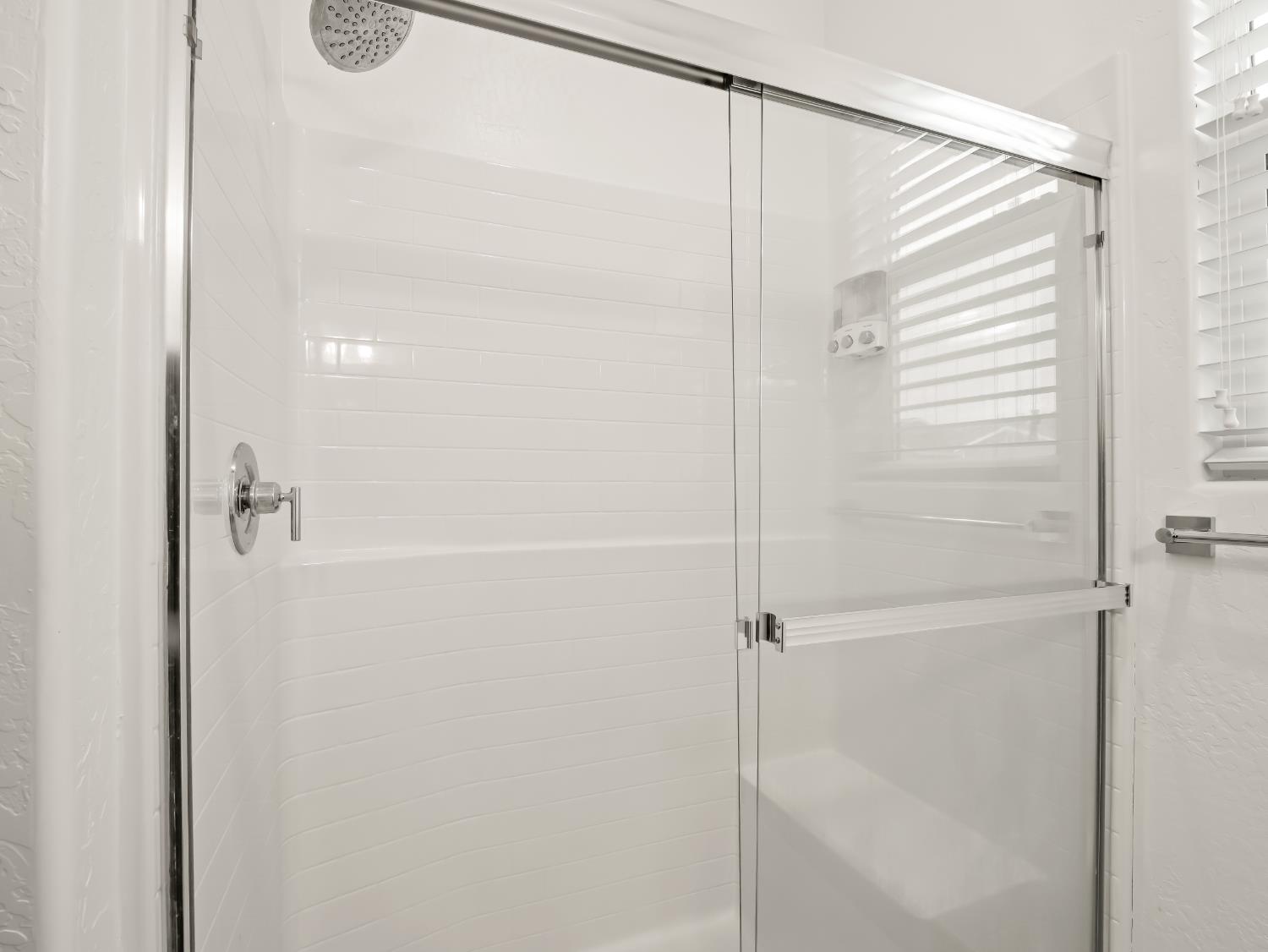 336 E Tyler Ct, Visalia, CA 93291