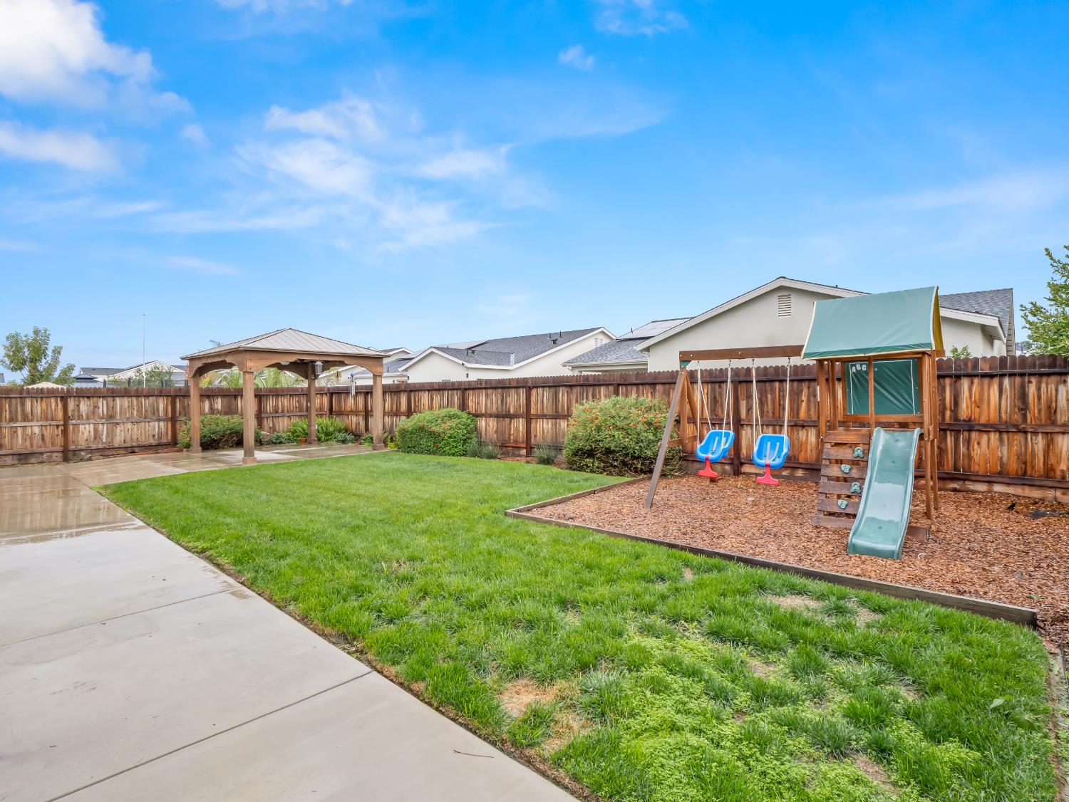336 E Tyler Ct, Visalia, CA 93291