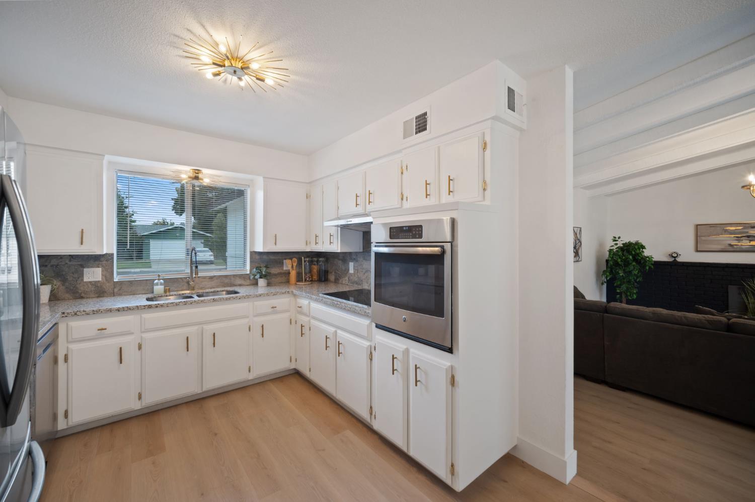 2932 Claremont Ave, Clovis, CA 93611